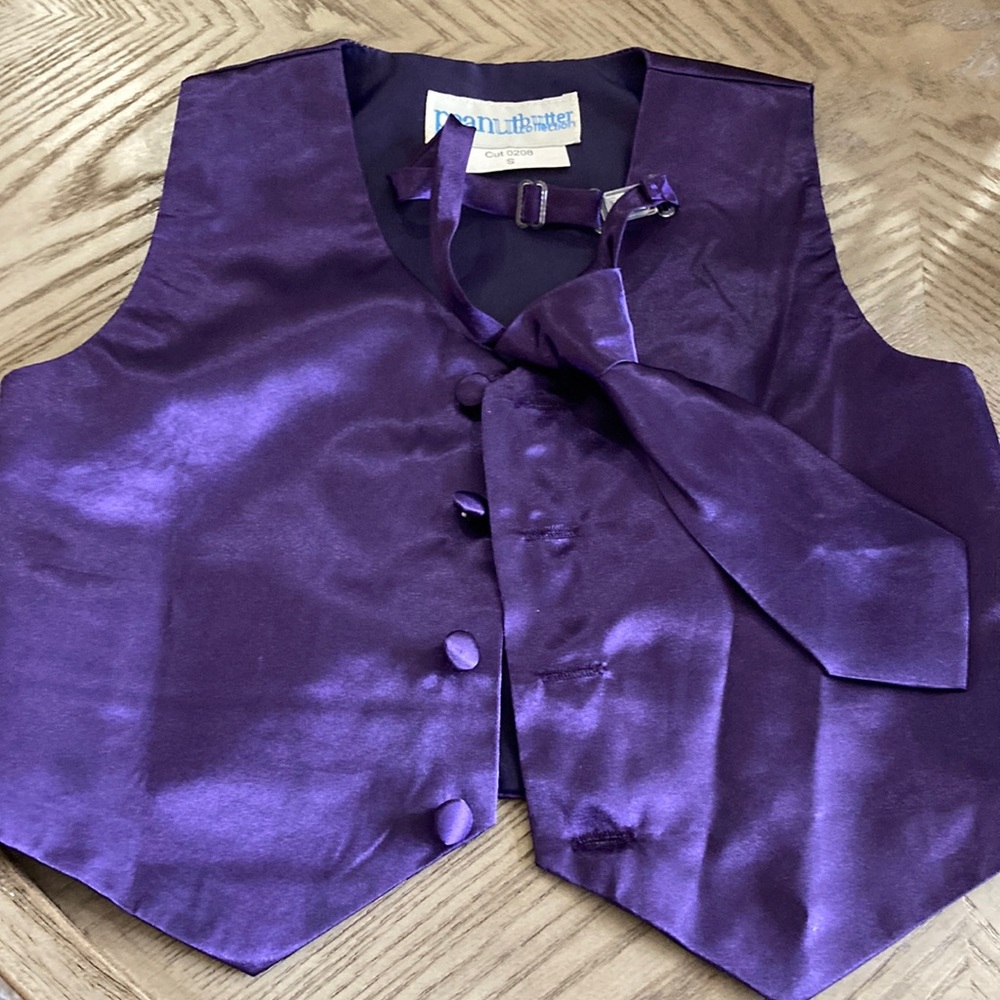 Boys size 4 vest and tie